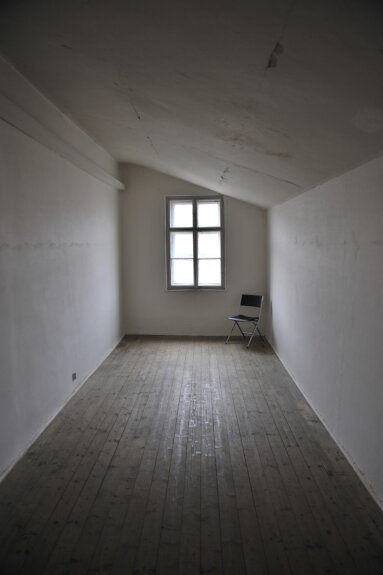 Dominik Lang, The Visit, 2009,  temporary reopening of Karel Tutsch Na bidýlku Gallery Václavská ul. 14 / 16